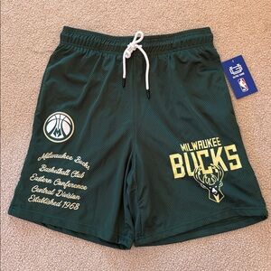New!! 🤍NBA Milwaukee bucks men’s shorts🤍 size M